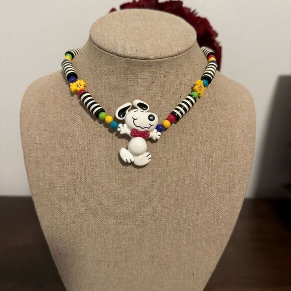 Vintage Avon Snoopy on Parade Little Girl Necklace W Screw Clasp - Picture 1 of 4